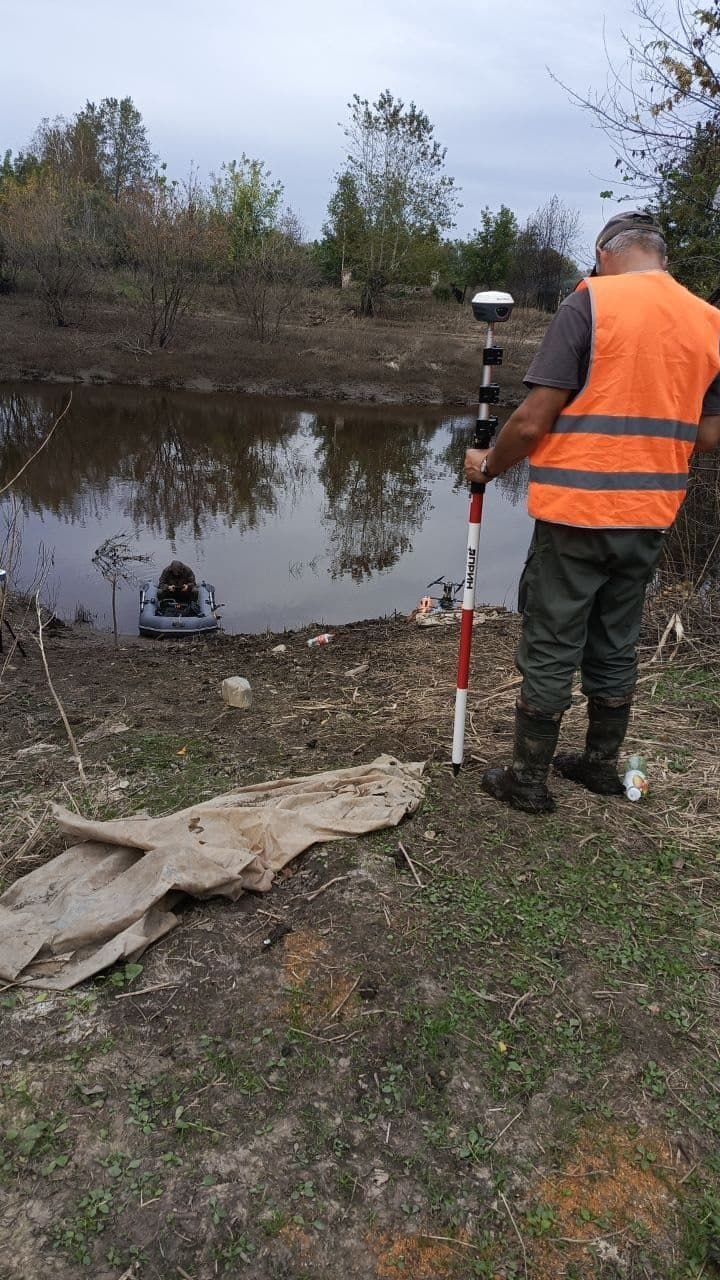 Уровень воды снимают с берега