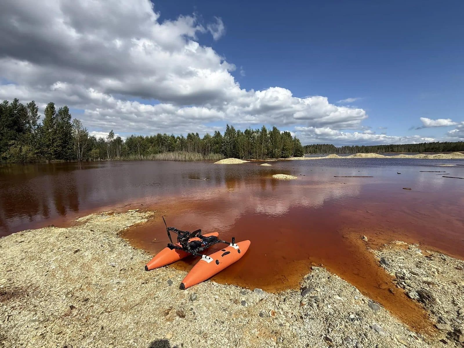 Катер перед спуском на воду